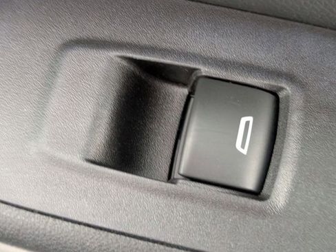 Used 2018 Chevrolet Equinox LT image 32