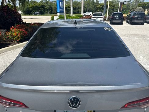 Used 2023 Volkswagen Jetta SE FWD image 5