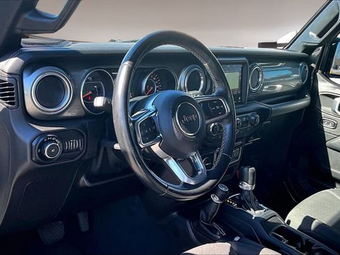 Used 2020 Jeep Wrangler Unlimited Sahara image 17