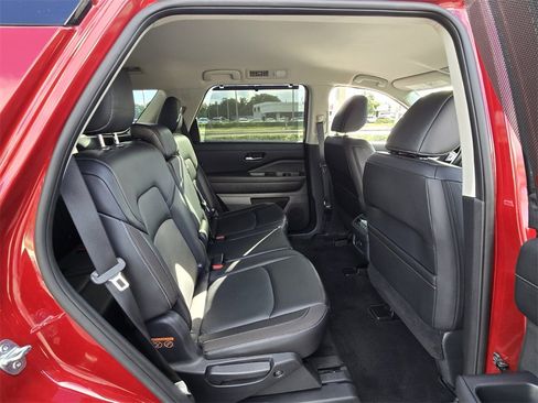 Used 2023 Nissan Pathfinder SL image 15