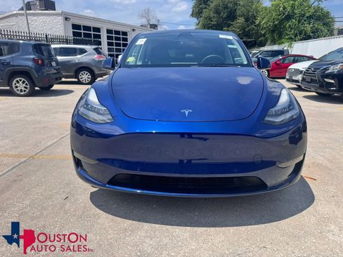 Used 2022 Tesla Model Y Long Range AWD/4WD image 1