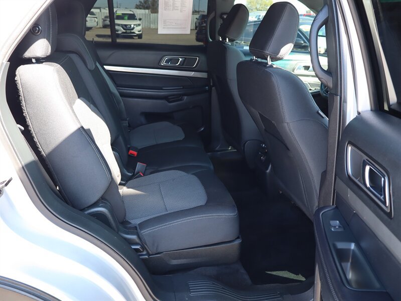 Used 2018 Ford Explorer XLT w/ Equipment Group 201A AWD/4WD image 10