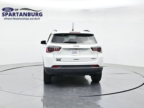Used 2023 Jeep Compass Latitude AWD/4WD image 8