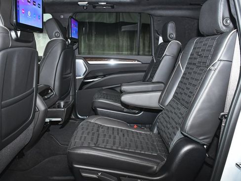 Used 2026 Cadillac Escalade ESV Platinum Sport w/ LPO, ONYX Package AWD/4WD image 51