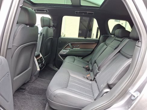 Certified 2023 Land Rover Range Rover SE image 5