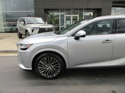 Used 2023 Lexus RX 350 AWD/4WD image 2
