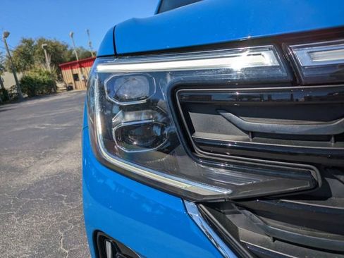 Used 2025 Volkswagen Atlas SEL Premium R-Line image 9