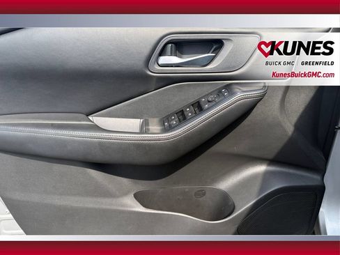 Used 2024 Nissan Rogue SV AWD/4WD image 17