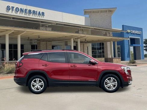 Used 2022 GMC Terrain SLE w/ Driver Convenience Package image 4