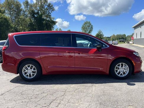 Used 2026 Chrysler Pacifica Select FWD image 41
