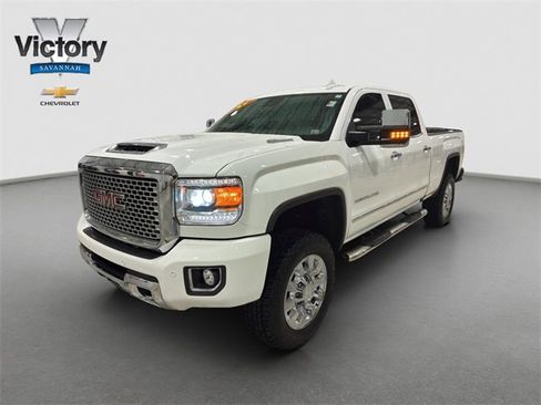 Used 2017 GMC Sierra 2500 Denali w/ Duramax Plus Package image 3