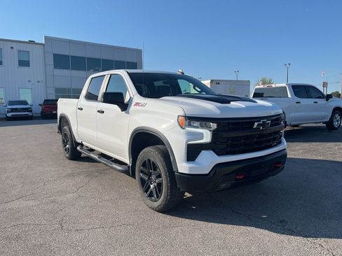 Used 2023 Chevrolet Silverado 1500 LT Trail Boss AWD/4WD image 2