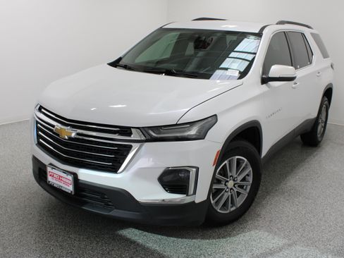 Used 2022 Chevrolet Traverse LT FWD image 2