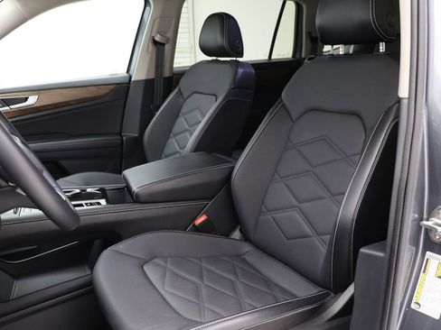 Used 2024 Volkswagen Atlas SE AWD/4WD image 18