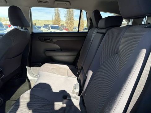 Used 2024 Toyota Highlander LE image 16