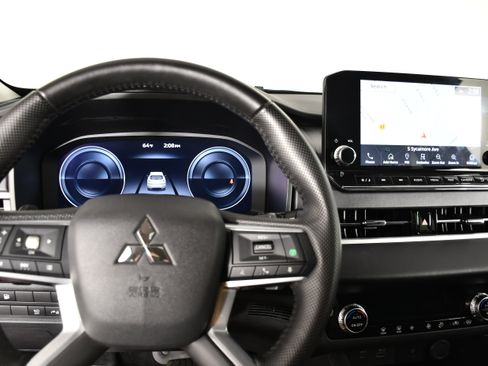 Used 2025 Mitsubishi Outlander SE AWD/4WD image 16