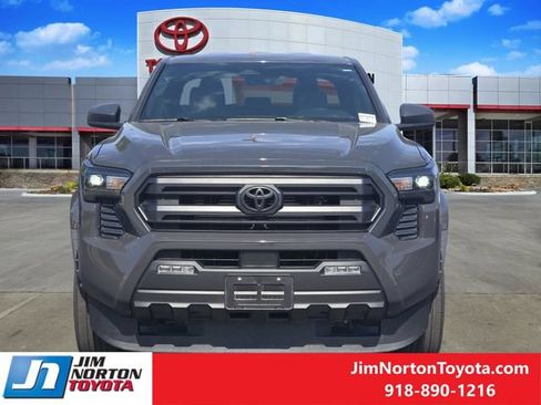 Used 2025 Toyota Tacoma SR5 AWD/4WD image 2