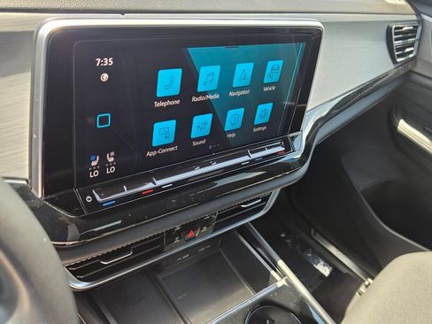 Certified 2024 Volkswagen Atlas Cross Sport SE FWD image 19