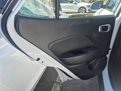 Used 2026 Hyundai Venue SE FWD image 18