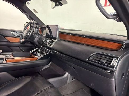 Used 2018 Lincoln Navigator Reserve w/ Technology Package AWD/4WD image 17