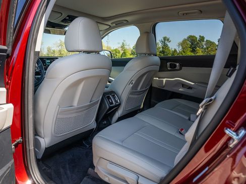 Used 2025 Kia Sorento S w/ Panoramic Sunroof Package image 16