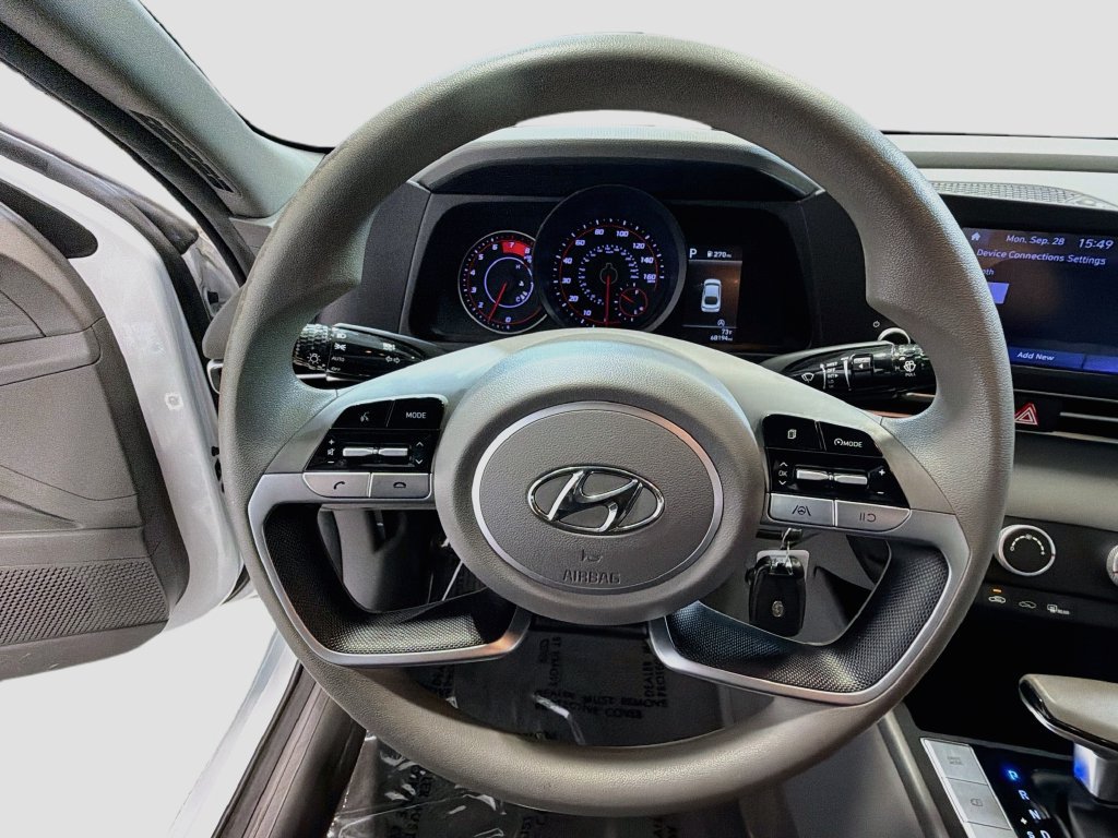 Used 2021 Hyundai Elantra SE FWD image 13