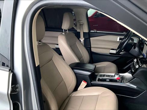 Certified 2021 Ford Explorer Limited w/ Equipment Group 301A image 9