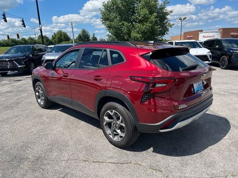 Used 2024 Chevrolet Trax LT w/ Driver Confidence Package FWD image 4