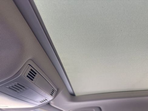 Used 2019 Volkswagen Tiguan SE image 15