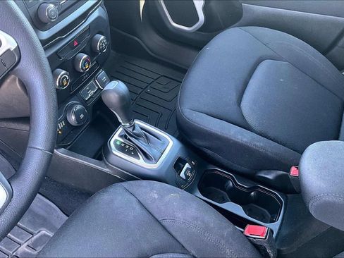 Used 2020 Jeep Renegade Sport w/ Sport Appearance Group AWD/4WD image 15