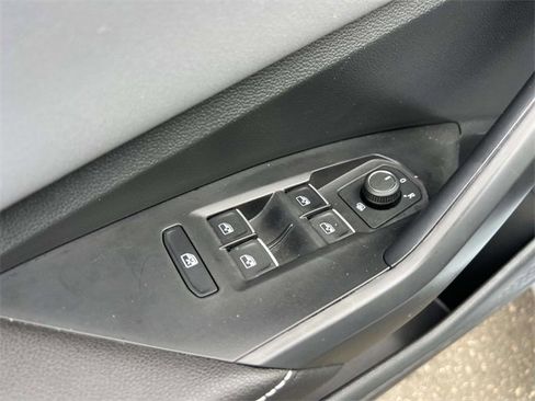 Certified 2025 Volkswagen Jetta SE image 15