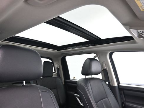 Used 2020 Nissan Titan SL w/ Moonroof Package image 22