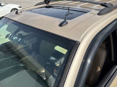 Used 2005 GMC Envoy SLT image 11