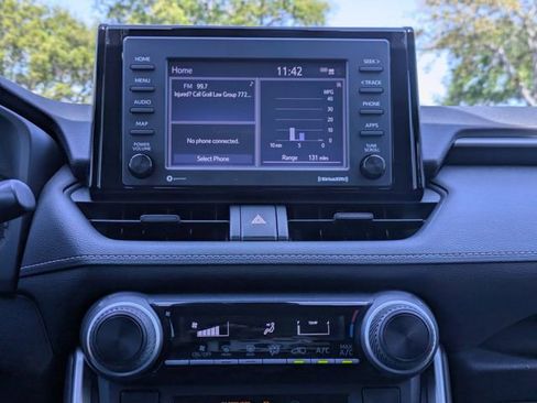 Used 2021 Toyota RAV4 LE image 18