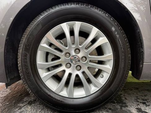 Used 2013 Toyota Sienna XLE w/ Premium Pkg image 35