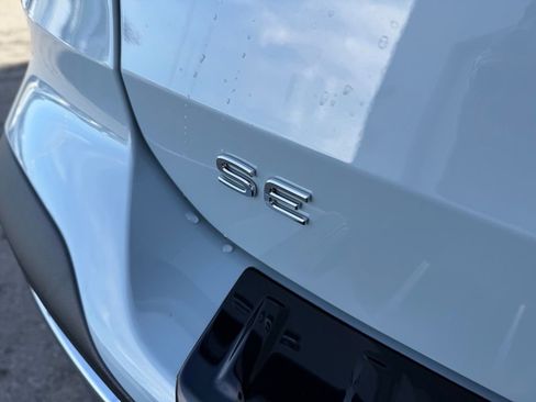 New 2026 Volkswagen Taos SE image 10