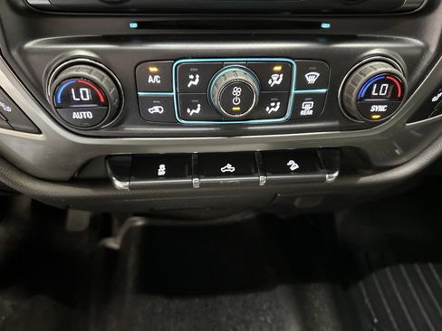 Used 2018 Chevrolet Silverado 1500 LT w/ All Star Edition image 32