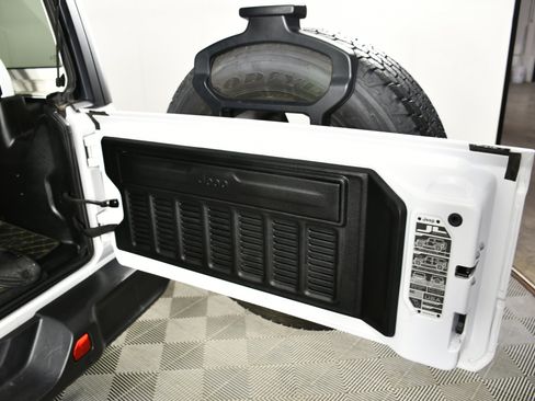 Used 2022 Jeep Wrangler Unlimited Sahara w/ LED Lighting Group image 50