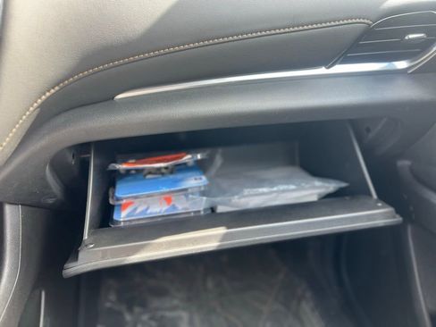 Used 2021 Chevrolet Traverse LT image 22