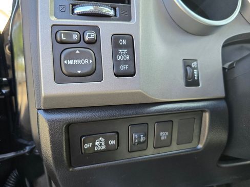 Used 2011 Toyota Tundra Limited w/ Platinum Pkg AWD/4WD image 37