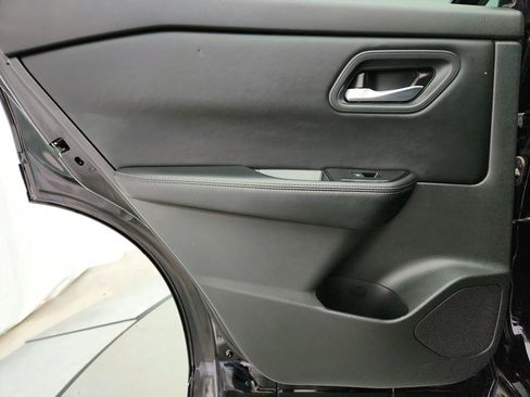 Used 2025 Nissan Rogue SV image 24