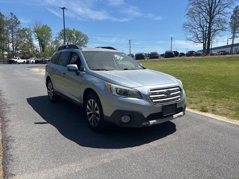 Used 2017 Subaru Outback 2.5i Limited image 3
