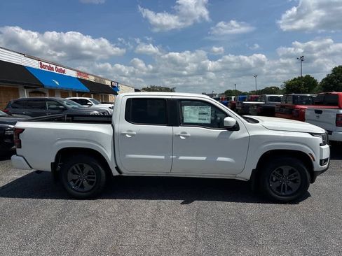 New 2025 Nissan Frontier SV w/ SV Convenience Package RWD image 2