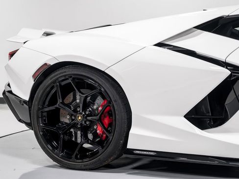 Used 2025 Lamborghini Revuelto image 47