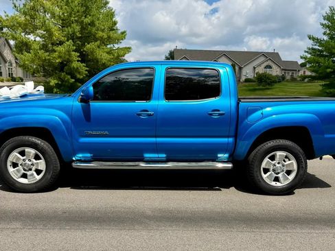 Used 2005 Toyota Tacoma PreRunner w/ TRD Sport Pkg #2 RWD image 8