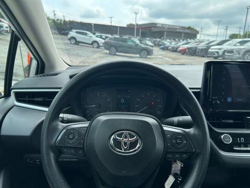 Used 2025 Toyota Corolla LE FWD image 29