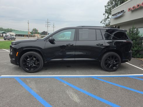 Used 2024 Chevrolet Traverse RS w/ LPO, Floor Liner Package AWD/4WD image 7