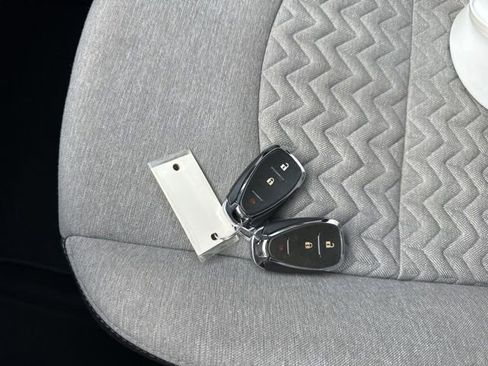 Used 2023 Chevrolet Equinox LS FWD image 30