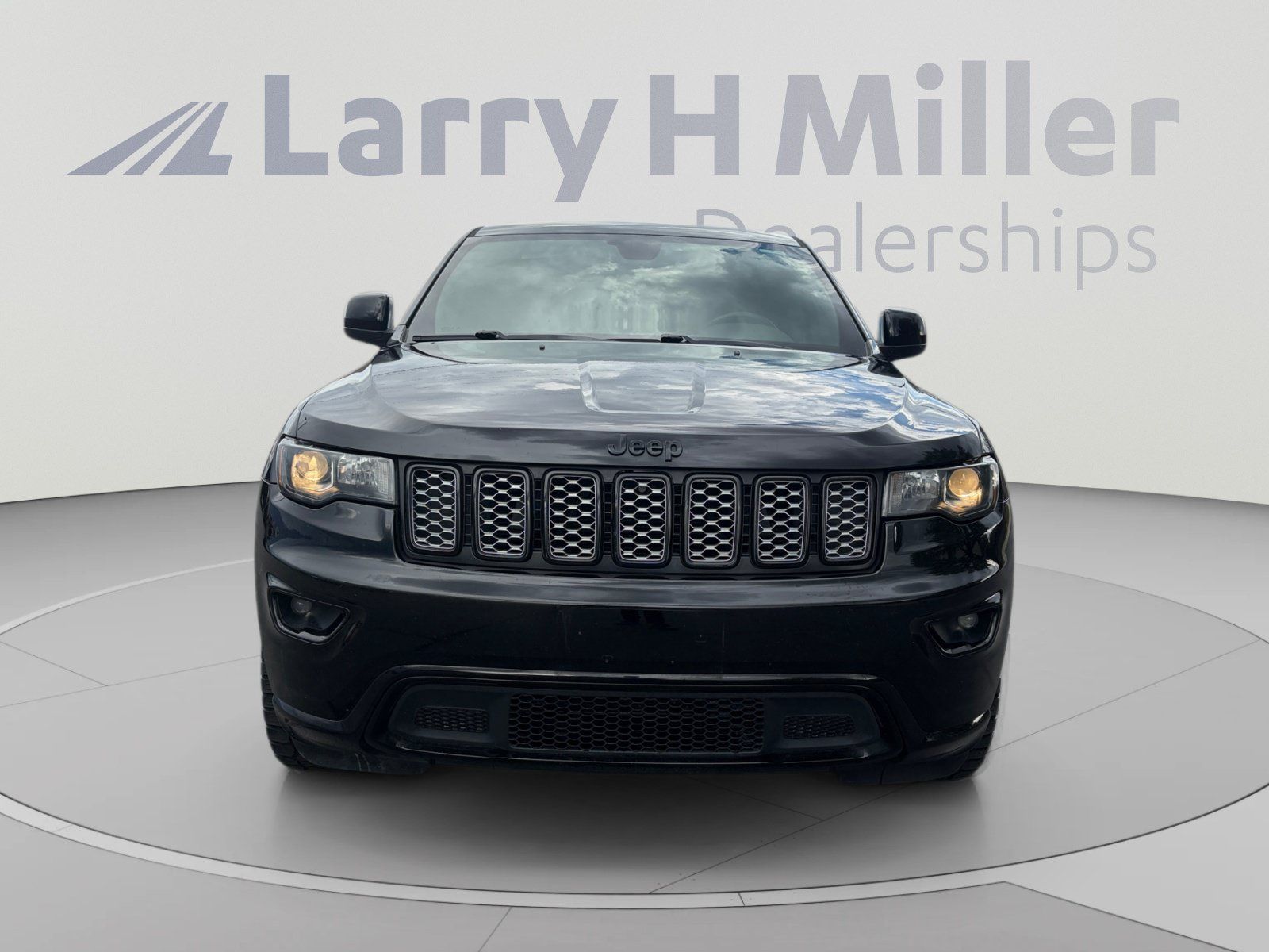 Used 2018 Jeep Grand Cherokee Altitude RWD image 8