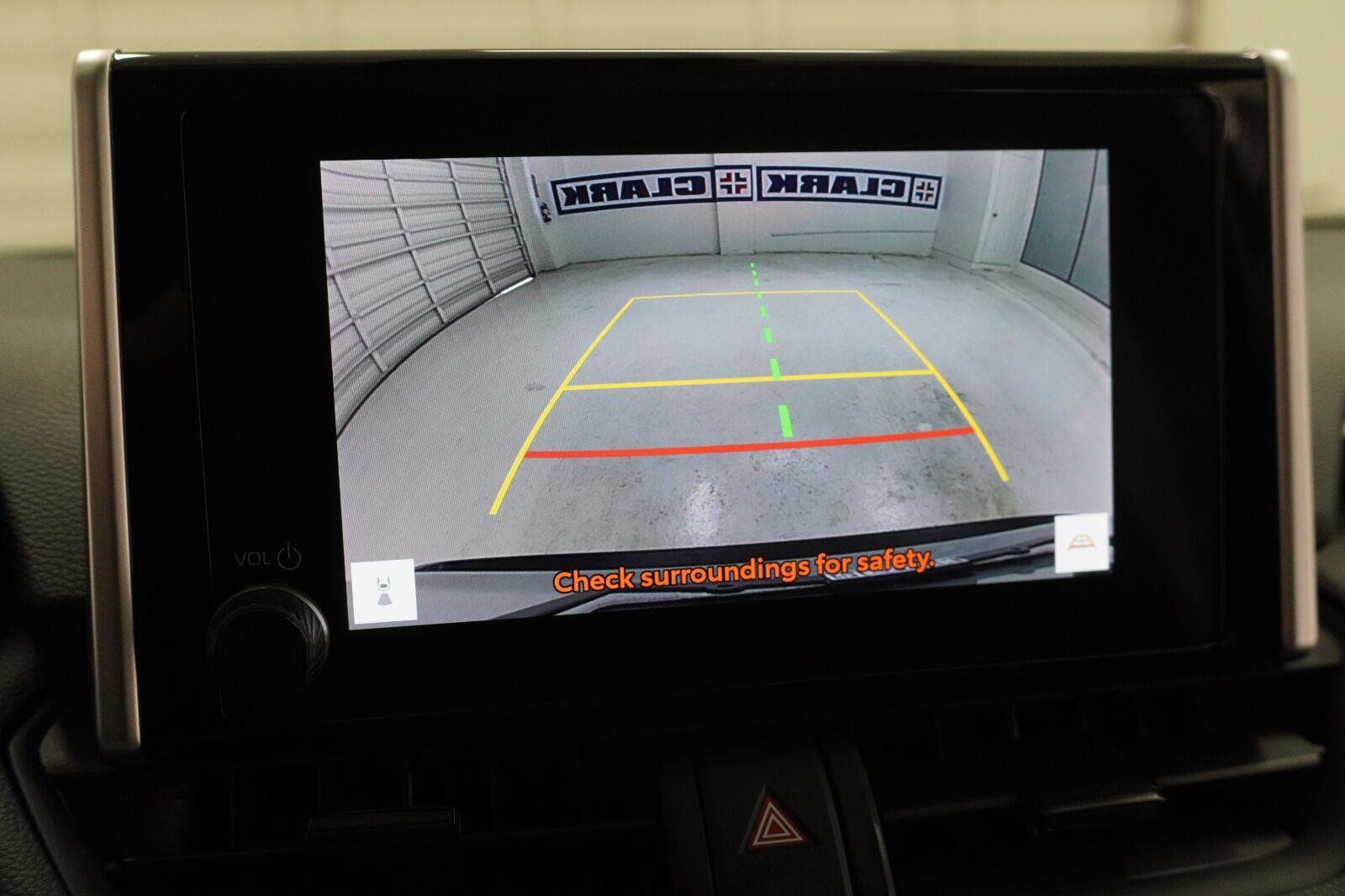 Used 2025 Toyota RAV4 LE AWD/4WD image 16
